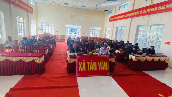 ĐẢNG ỦY XÃ TÂN VĂN TỔ CHỨC KẾT NỐI TRỰC TUYẾN TỪ ĐIỂM CẦU HỌC VIỆN CHÍNH TRỊ QUỐC GIA HỒ CHÍ MINH VỀ LỚP BỒI DƯỠNG, CẬP NHẬT KIẾN THƯC, KỸ NĂNG CÔNG TÁC XÂY DỰNG ĐẢNG ĐỐI VỚI CẤP ỦY CẤP XÃ