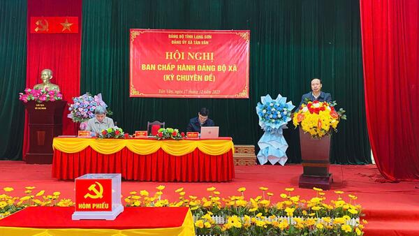 Đảng ủy xã Tân Văn tổ chức Hội nghị Ban Chấp hành Đảng bộ xã (kỳ chuyên đề) về công tác cán bộ và đánh giá, xếp loại chất lượng Đảng bộ xã năm 2025